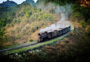 乐山嘉阳小火车：地球上仍在运营的窄轨蒸汽旅客小火车